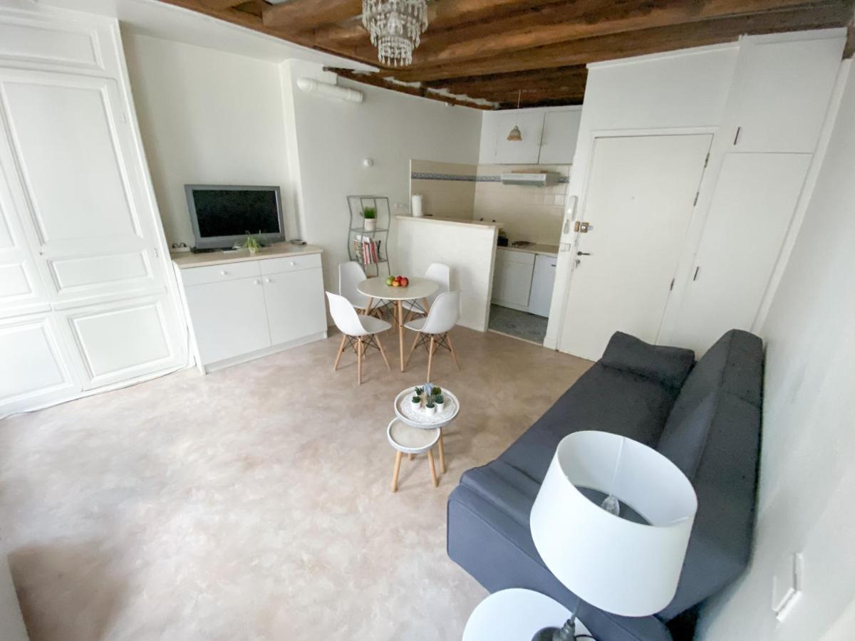 Cosy Apartment In The Heart Of Fontainebleau Exterior foto